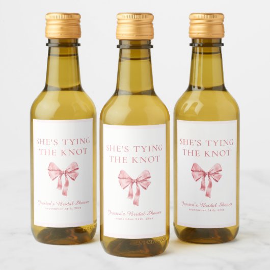 Sie bindet die weich rosa Dusche der Knöchel an Weinetikett (Flaschen)