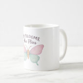 Sie blüht, sie fliegt - inspirierender Schmetterli Kaffeetasse (VorderseiteRechts)