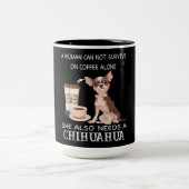 Sie braucht auch einen Chihuahua-Kaffee Zweifarbige Tasse (Mittel)