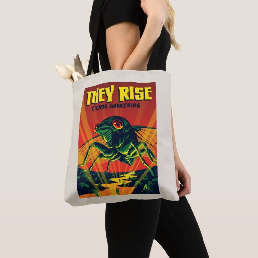 Sie bringen Cicada zum Erwachen Tasche (Von Nahem)