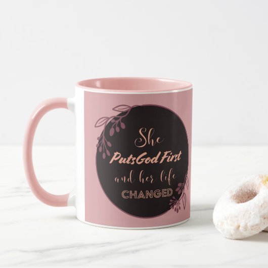 Sie bringt Gott zuerst rosa-innen Tasse Inspiratio (Mit Donut)