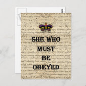Sie, die gehorcht werden muss postkarte (Vorne/Hinten)