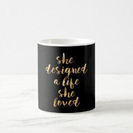 Sie entwarf ein Leben, das sie mit Imitatgoldfolie Kaffeetasse