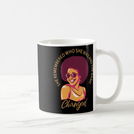 Sie erinnerte sich, wer sie war, und das Spiel änd Kaffeetasse (Rechts)