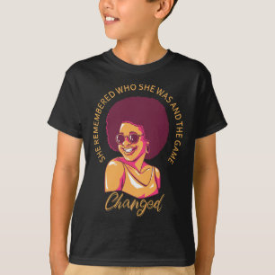 Sie erinnerte sich, wer sie war, und das Spiel änd T-Shirt