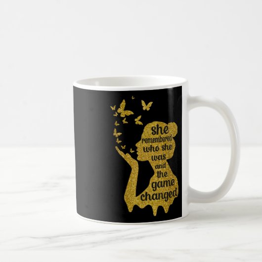 Sie erinnerte sich, wer sie war, und das Spiel ver Kaffeetasse (Rechts)
