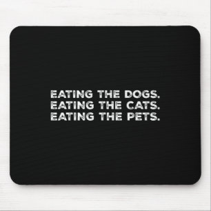 Sie essen die Hunde, die die Katzen essen Mousepad