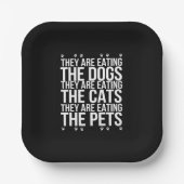 Sie essen die Hunde, die Katzen die Haustiere Trum Pappteller (Vorderseite)