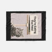 Sie essen die Hunde, die wir nicht essen Fleecedecke (Vorderseite (Horizontal))