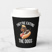 Sie essen die Hunde Donald Trump Debate 2024 Pappbecher (Vorderseite)