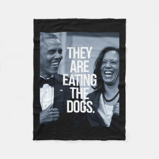 Sie essen die Hunde Fleecedecke