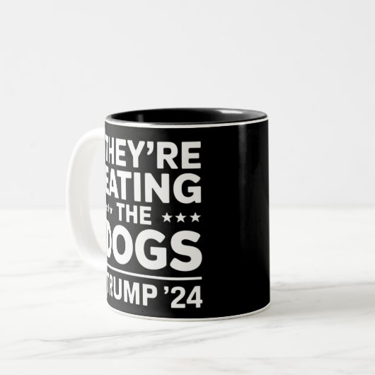 Sie essen die Hunde lustige Debatte Trump Zitat Zweifarbige Tasse (Vorderseite Links)