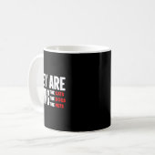 Sie essen die Hunde - sie essen die Katzen Kaffeetasse (Vorderseite Links)