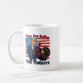 Sie essen die Truthühner Funny Donald Trump als Kaffeetasse (Links)