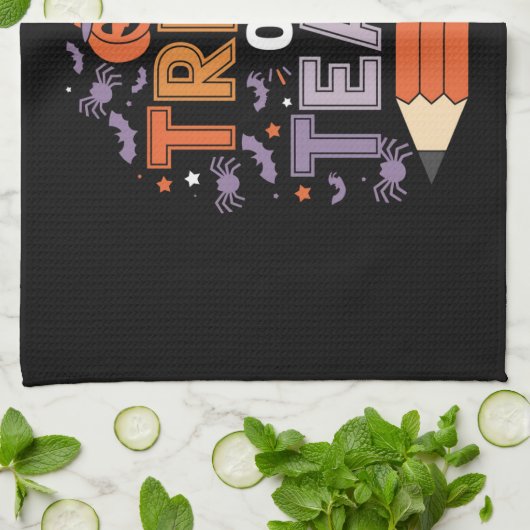 Sie essen Hunde, Katzen und Haustiere zu Halloween Geschirrtuch (Gefaltet)