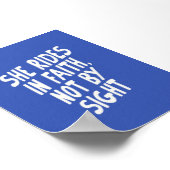 Sie fährt in Faith Not by Sight Christlicher Weste Poster (Ecke)