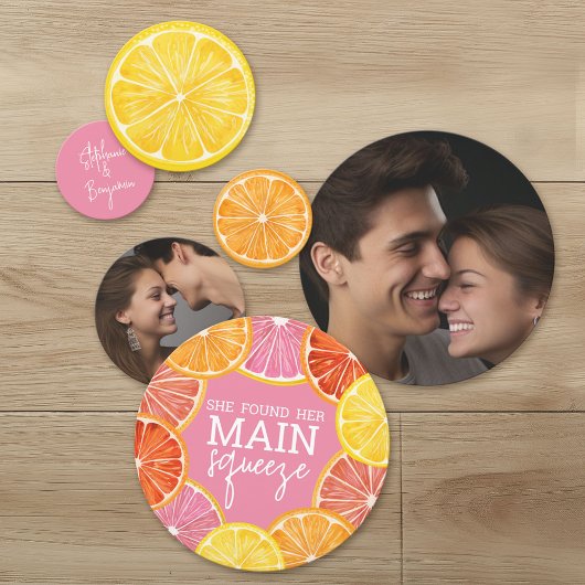 Sie fand ihr Haupt-Squeeze-Brautparty Konfetti