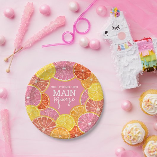 Sie fand ihr Haupt-Squeeze-Brautparty Pappteller (Party)