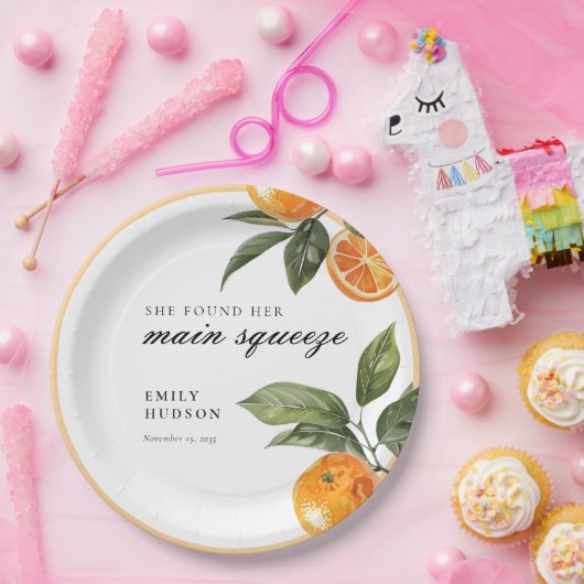 Sie fand ihr Haupt-Squeeze-Brautparty Pappteller (Party)