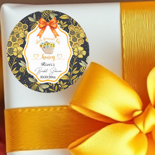 Sie fand ihre Honig-Junggesellinnen-Abschiedsparty Runder Aufkleber