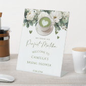 Sie fand ihren perfekten Matcha-Empfang Sockelschild (In SItu)