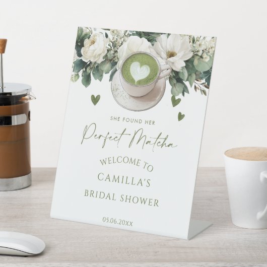 Sie fand ihren perfekten Matcha-Empfang Sockelschild (In SItu)