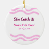 Sie fängt es rosa Spiralfarbenlinien bridal Keramik Ornament (Hinten)