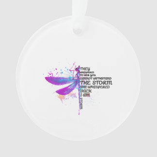 Sie flüsterten ihr zu, dass ihr Sturm nicht aushal Ornament