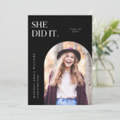 Sie gab den Black Arch Abschluss bekannt Einladung (Stehend Vorderseite)