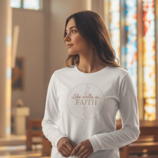Sie geht im Glauben – Inspiration für christliche Tri-Blend Shirt