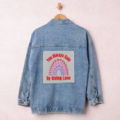 Sie gewinnen immer, indem Sie Liebe geben Jeansjacke (Hangar)