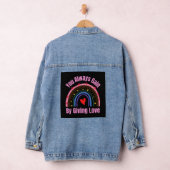 Sie gewinnen immer, indem Sie Liebe geben Jeansjacke (Hangar)