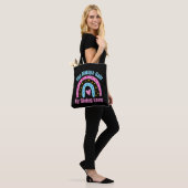 Sie gewinnen immer, indem Sie Liebe geben Tasche (Am Model)