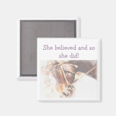 "Sie glaubte an Inspiration Zitat Pferd Magnet (Vorderseite/Rückseite)