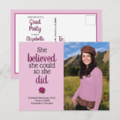 Sie glaubte, dass sie das Foto der Rose-Graduierte Einladungspostkarte (Vorne/Hinten)