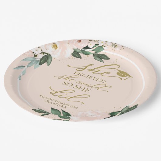 Sie glaubte, dass sie es schaffen könnte, also tat pappteller (Schrägansicht)