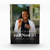 Sie glaubte, sie könne Abschluss für das Foto der  (Vorderseite)