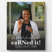 Sie glaubte, sie könne Abschluss für das Foto der  Fotoplatte (Vorderseite)