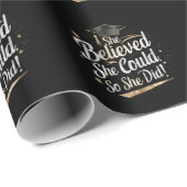 Sie glaubte, sie könne also Abschluss machen Geschenkpapier (Rolleneckpunkt)