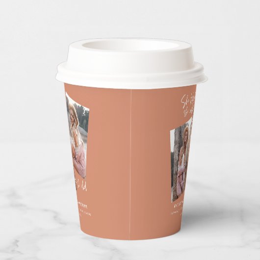 Sie glaubte, sie könne es schaffen, also machte si pappbecher (Rechts)