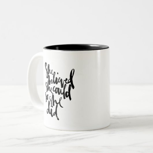 Sie glaubte, sie könne es tun zweifarbige tasse (Vorderseite Links)