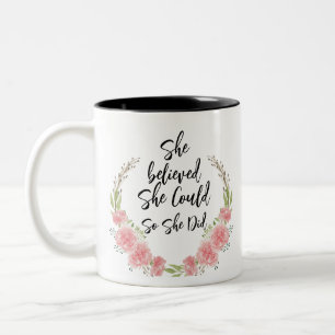 Sie glaubte, sie konnte, also tat sie es Florales Zweifarbige Tasse