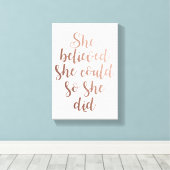 "Sie glaubte, sie könnte das tun", Rose Gold Leinwanddruck (Insitu (Holzboden))