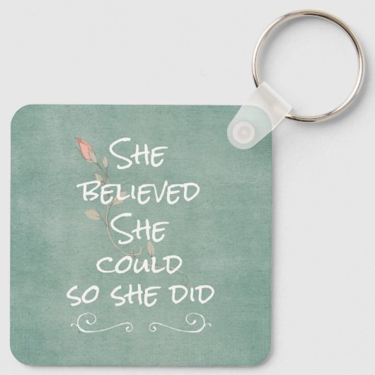 Sie glaubte, sie könnte es, also gab sie Zitat Schlüsselanhänger (Rückseite)