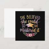 Sie glaubte, sie könnte es, also meisterte sie es einladung (Vorne/Hinten)