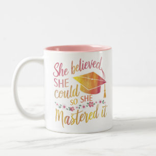 Sie glaubte, sie könnte es, also meisterte sie es  zweifarbige tasse