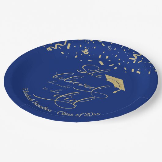 Sie glaubte, sie könnte es schaffen, also tat sie pappteller (Schrägansicht)