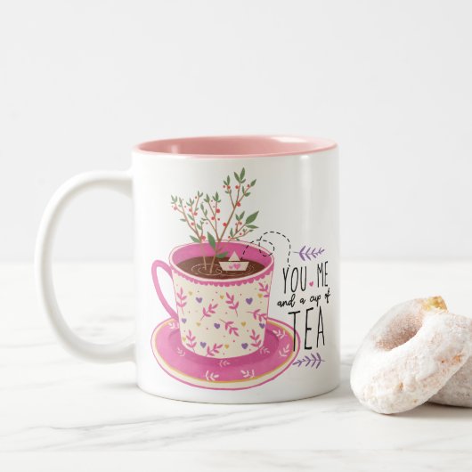 Sie haben mich und eine Tasse Teekonzept (Mit Donut)