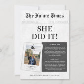 Sie hat das klassische Foto "Old Newspaper Abschlu Einladung (Vorderseite)