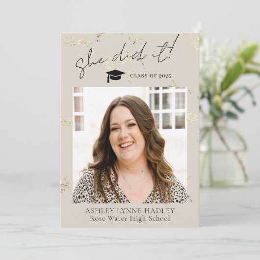 Sie hat es Foto Abschluss Ankündigung getan (Stehend Vorderseite)